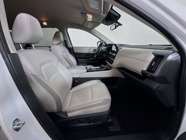 Used 2023 Nissan Pathfinder SL AWD/4WD image 46