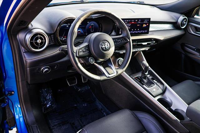 Used 2025 Alfa Romeo Tonale w/ Premium Package image 10