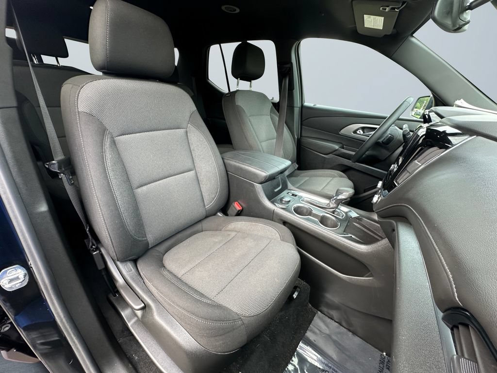 Used 2023 Chevrolet Traverse LT FWD image 15