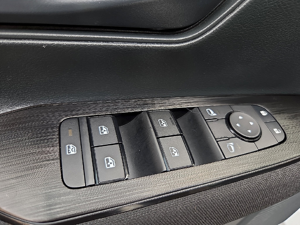 Used 2025 Nissan Kicks S FWD image 15
