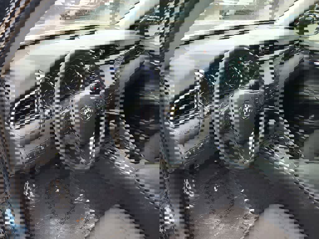 Used 2020 Toyota Camry LE image 22