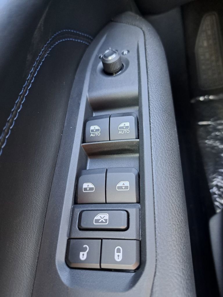 New 2026 Jeep Compass Latitude image 18