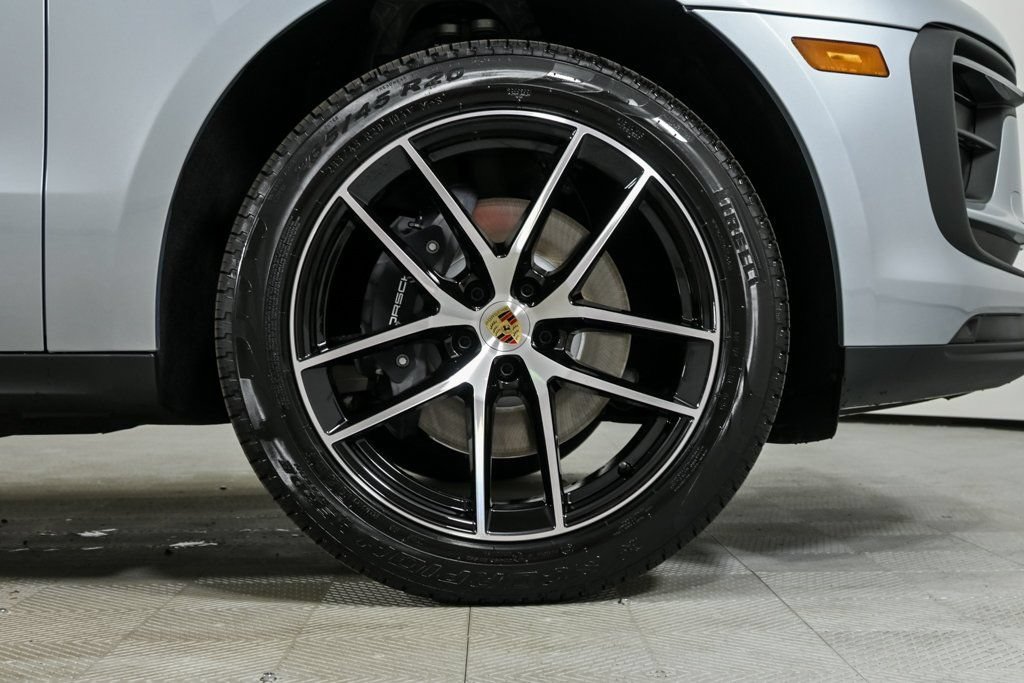 Certified 2026 Porsche Macan AWD/4WD image 38