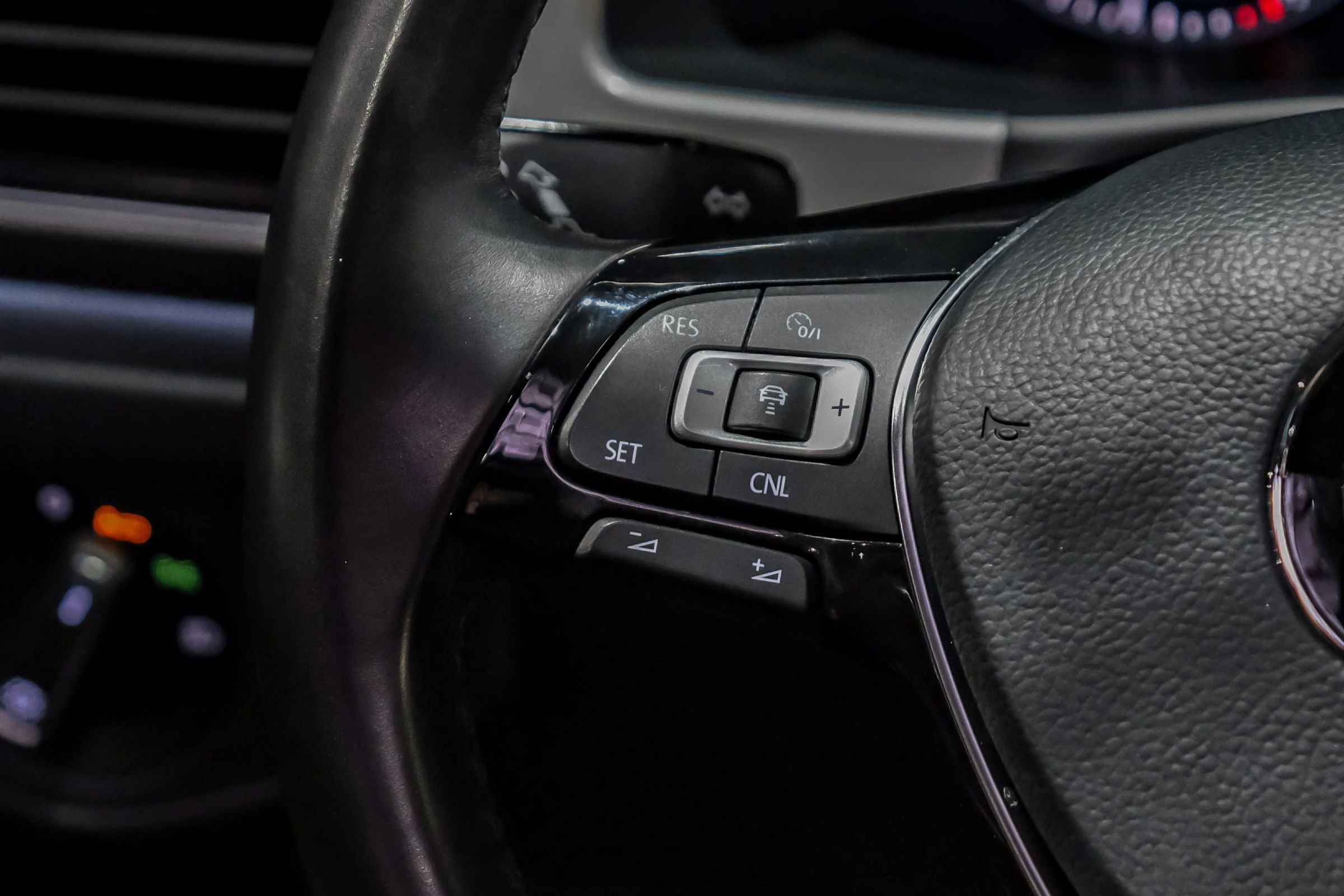 Used 2018 Volkswagen Atlas SEL Premium image 18