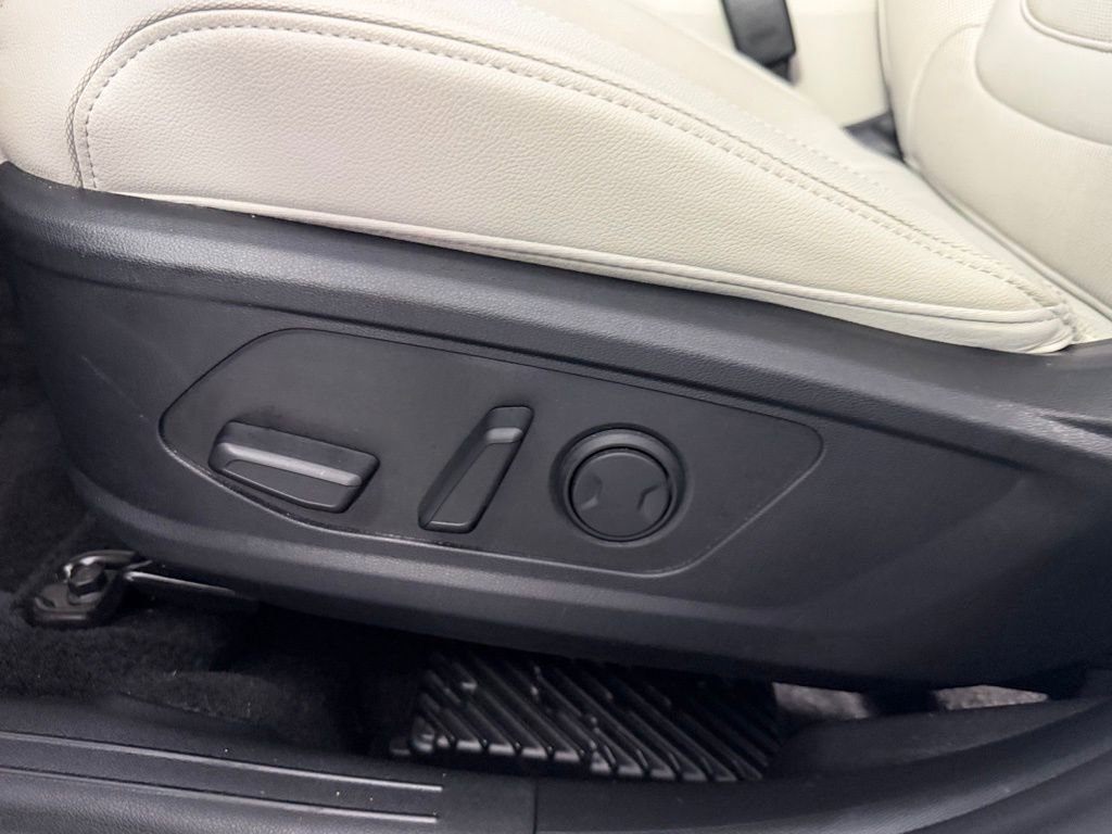 Used 2025 Hyundai Tucson Limited FWD image 25