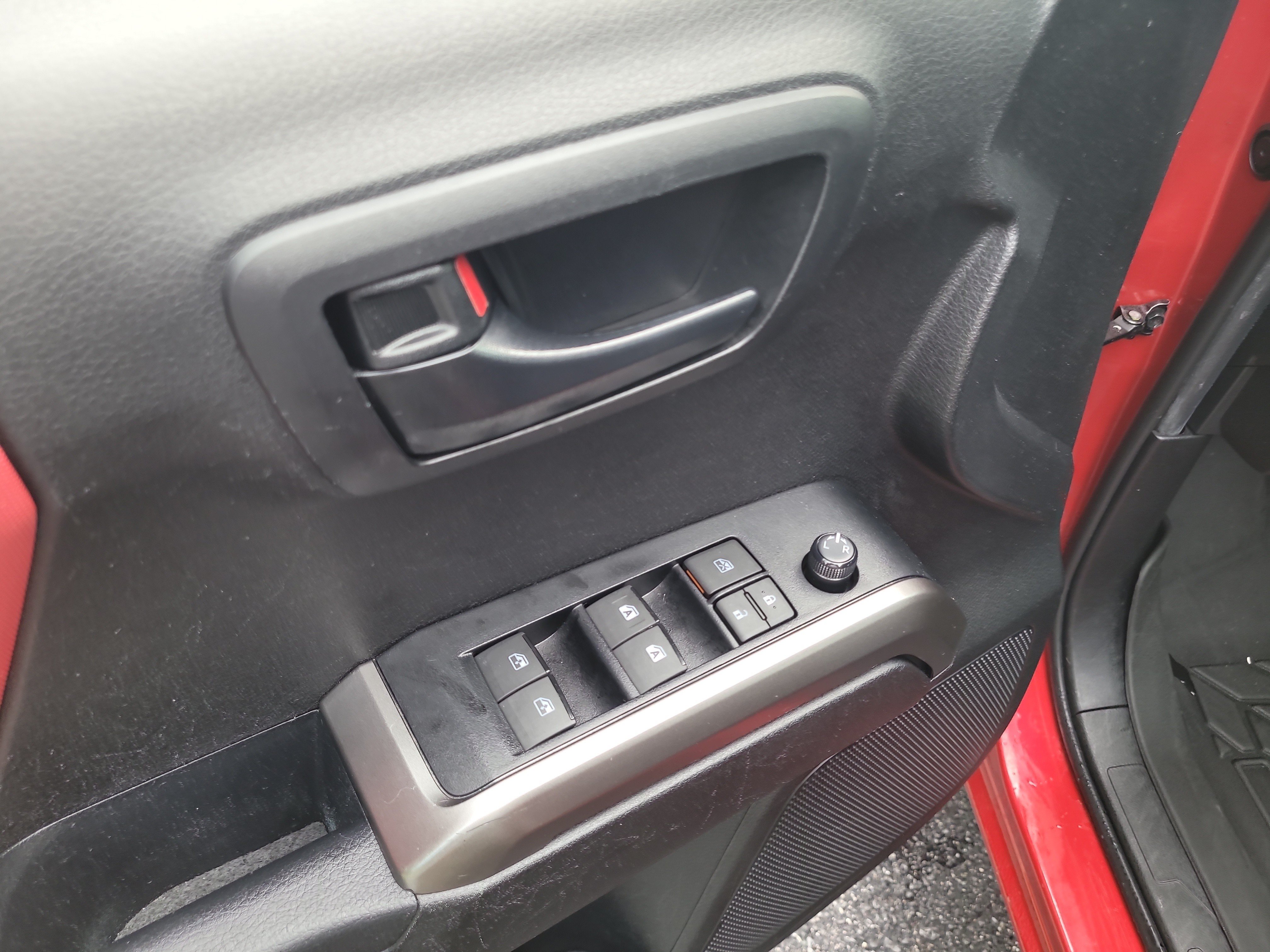 Certified 2023 Toyota Tacoma SR5 AWD/4WD image 18