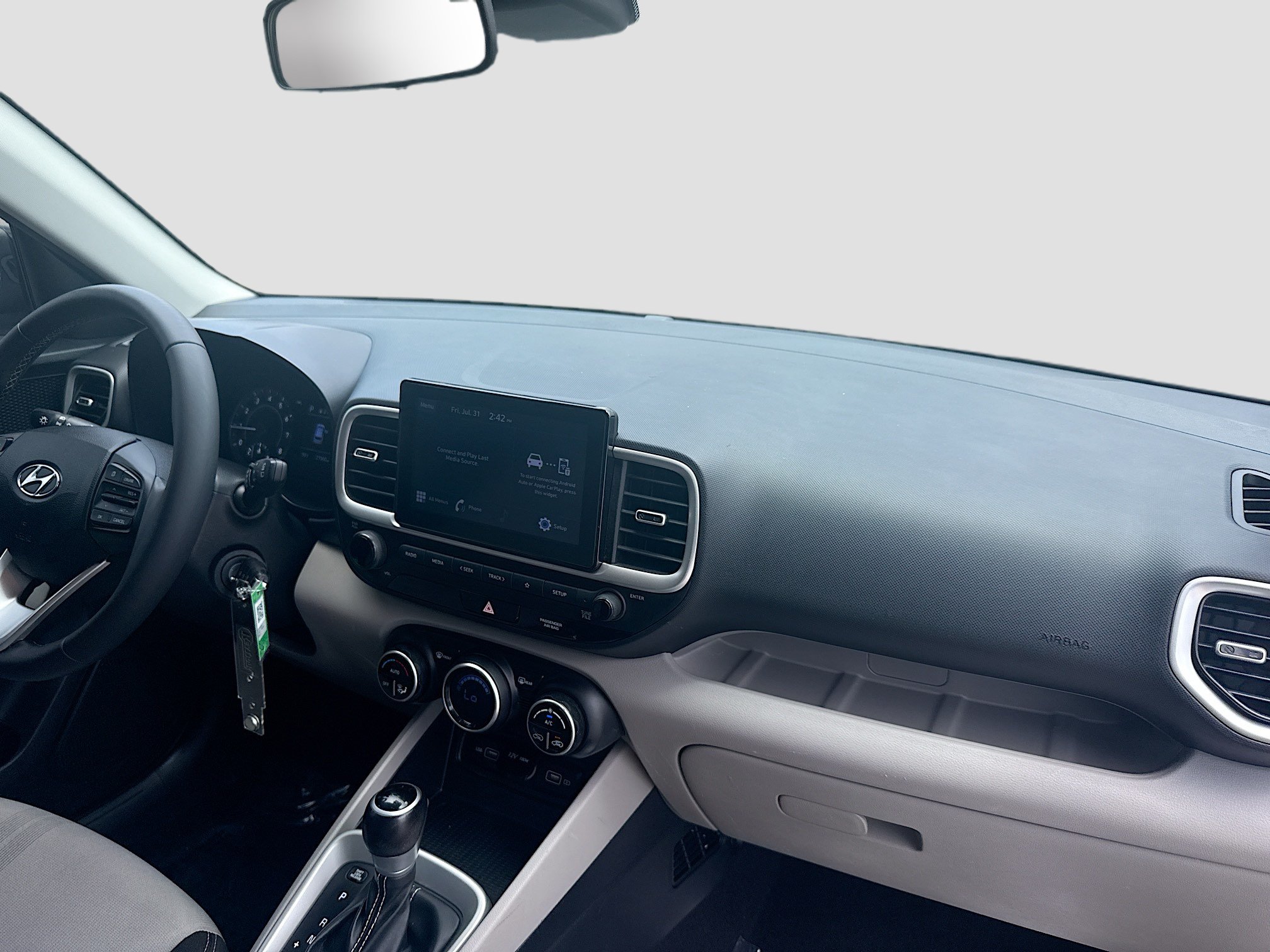 Used 2022 Hyundai Venue SEL FWD image 29