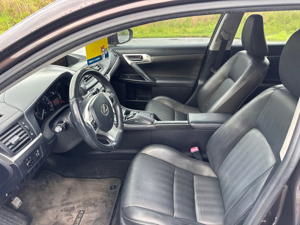 Used 2011 Lexus CT 200h Premium w/ Premium Audio Pkg FWD image 10