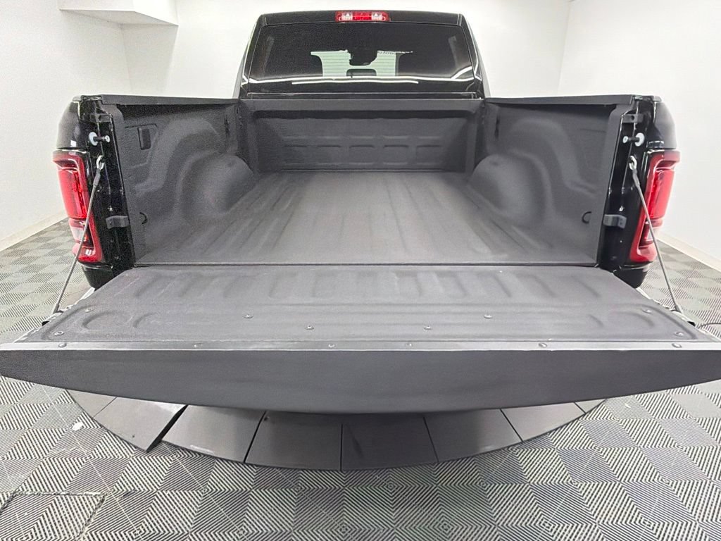 Used 2025 RAM 2500 Big Horn AWD/4WD image 15