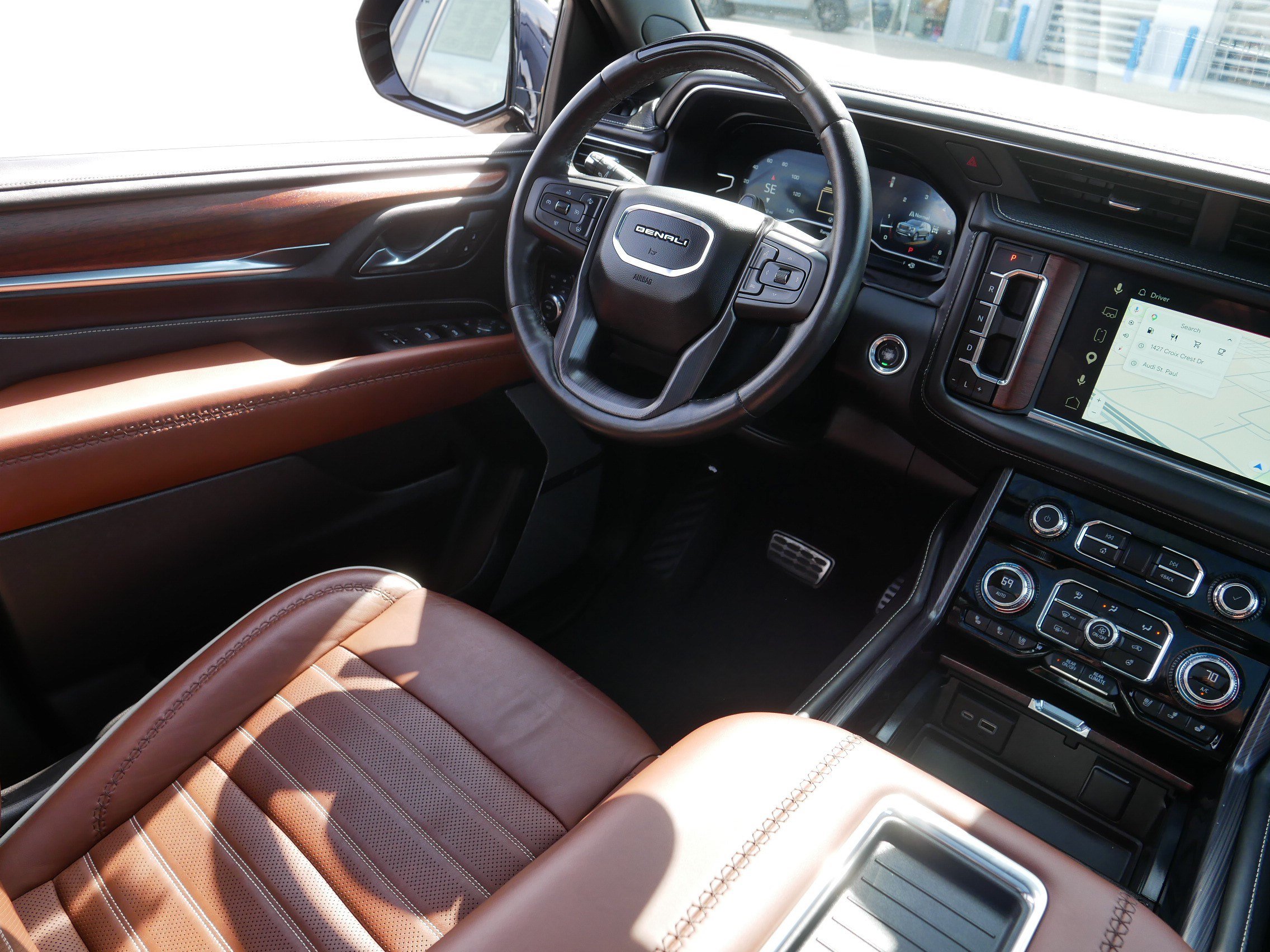 Used 2023 GMC Yukon XL Denali Ultimate AWD/4WD image 9