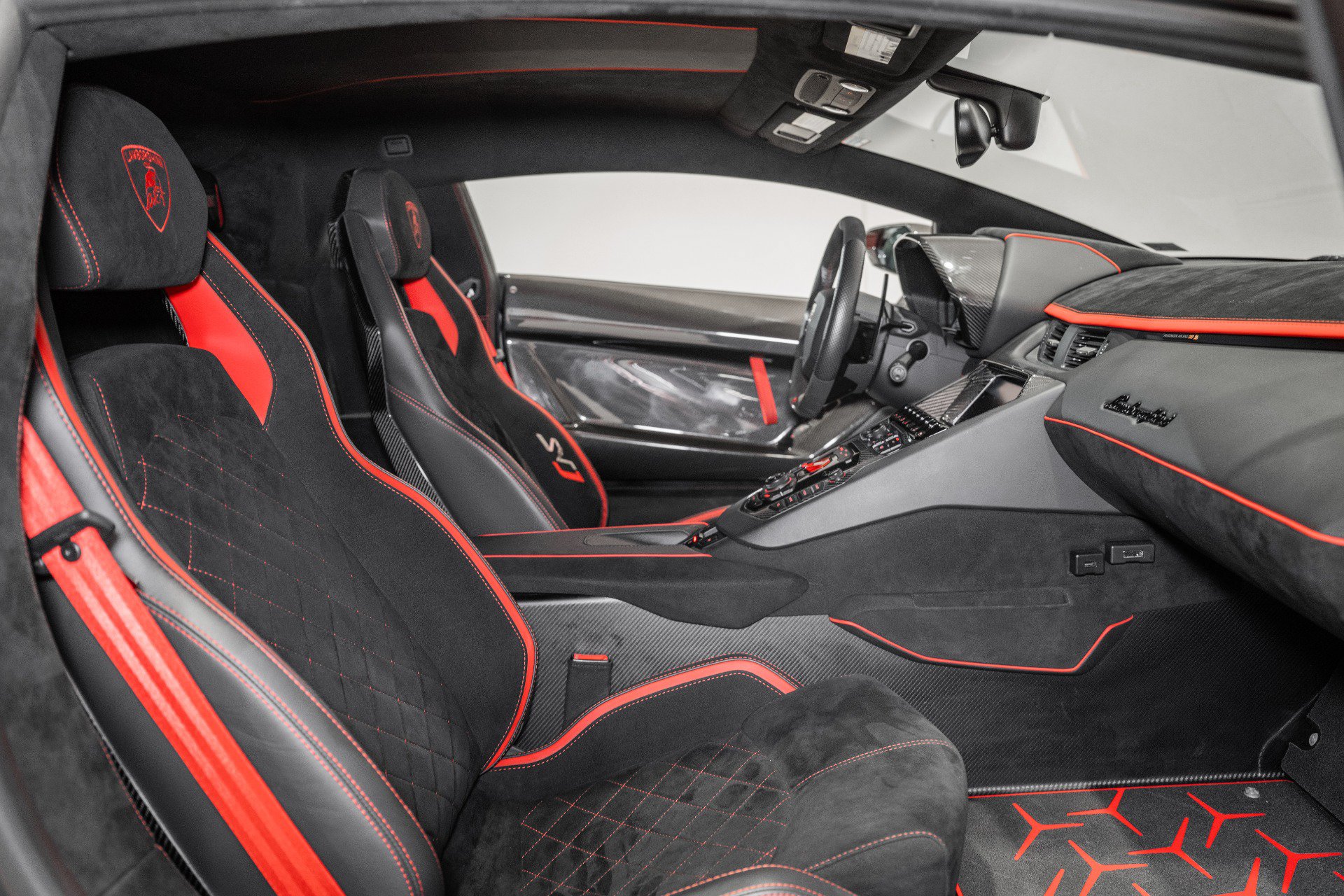 Used 2021 Lamborghini Aventador SVJ AWD/4WD image 27