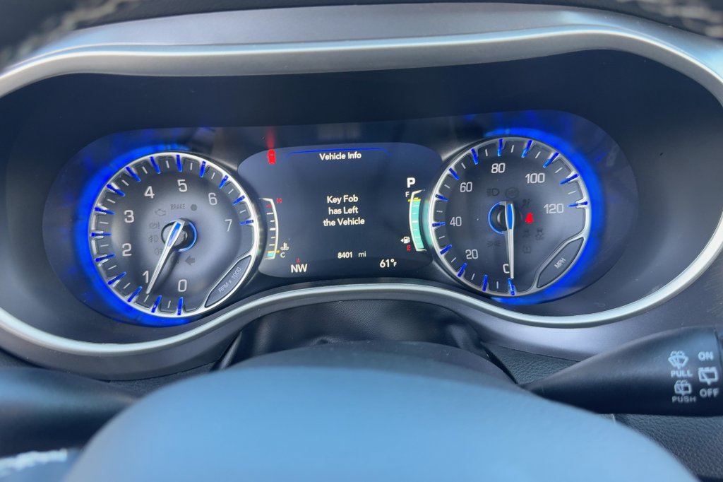 Used 2026 Chrysler Pacifica Select FWD image 16