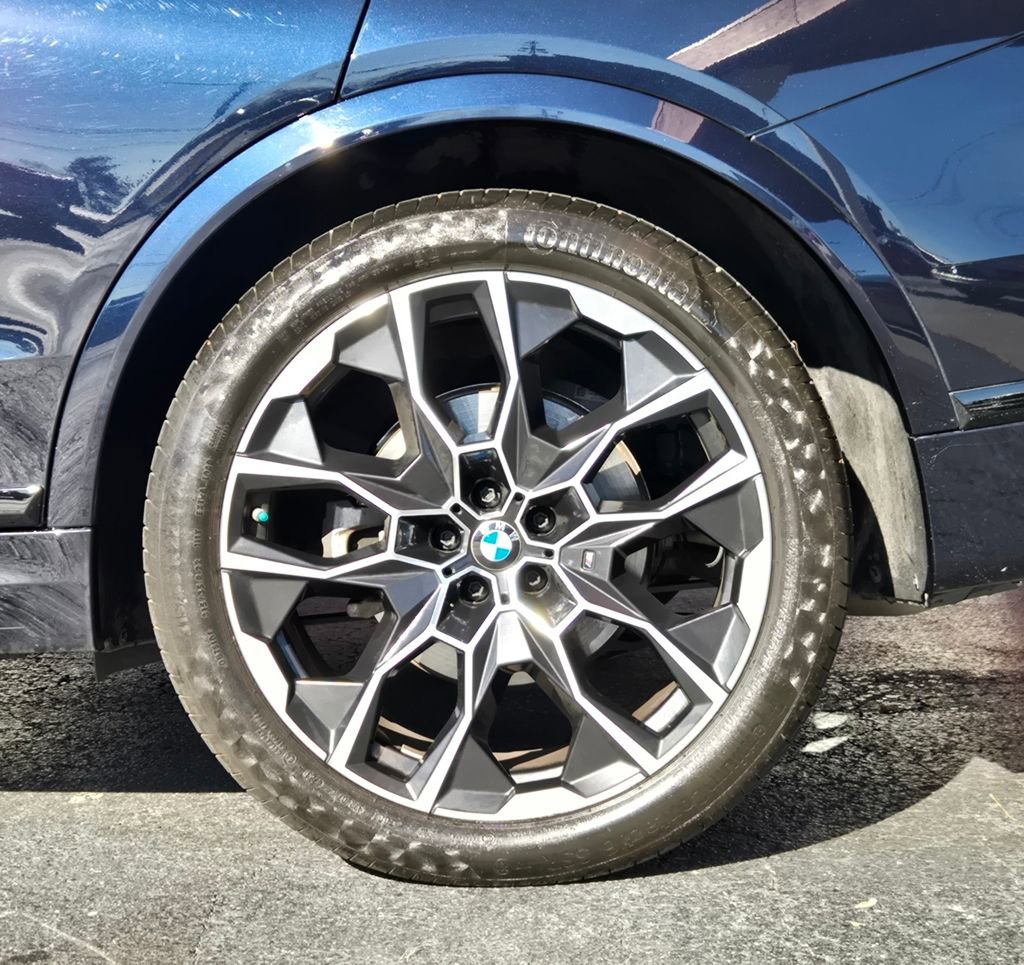 Used 2023 BMW X7 xDrive40i w/ M Sport Package AWD/4WD image 6