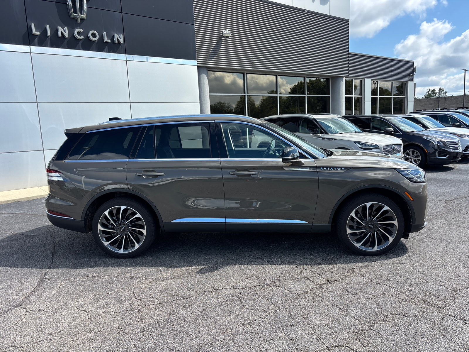 New 2026 Lincoln Aviator Reserve AWD/4WD image 8