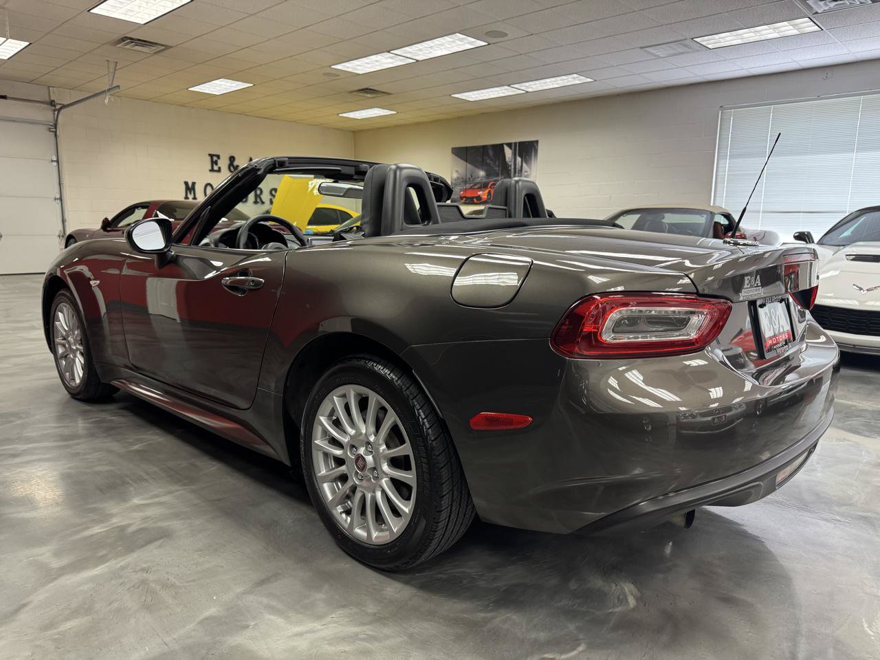 Used 2017 FIAT 124 Spider Classica RWD image 13