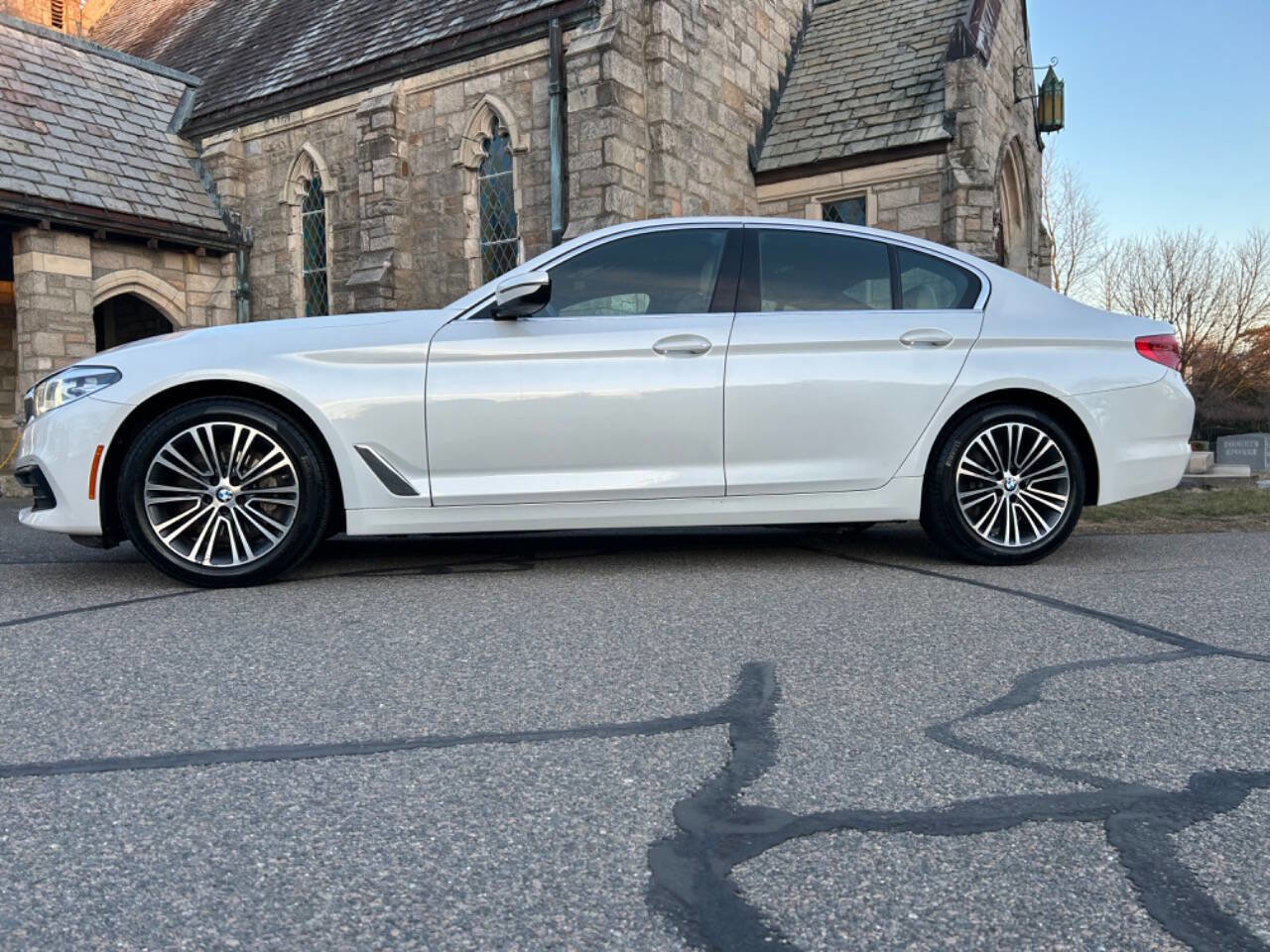 Used 2019 BMW 540i xDrive AWD/4WD image 2