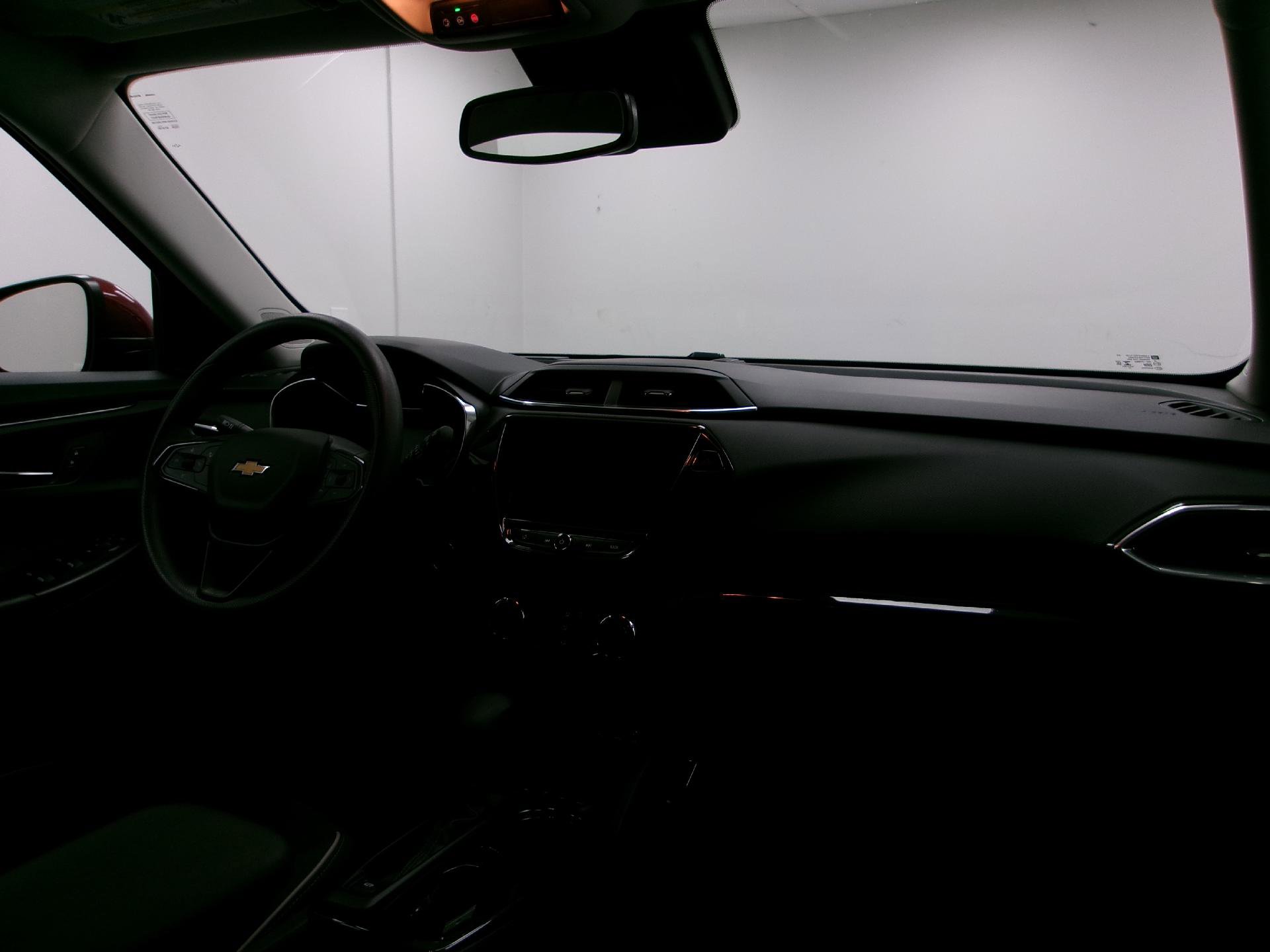 Used 2023 Chevrolet TrailBlazer LT w/ Convenience Package image 3