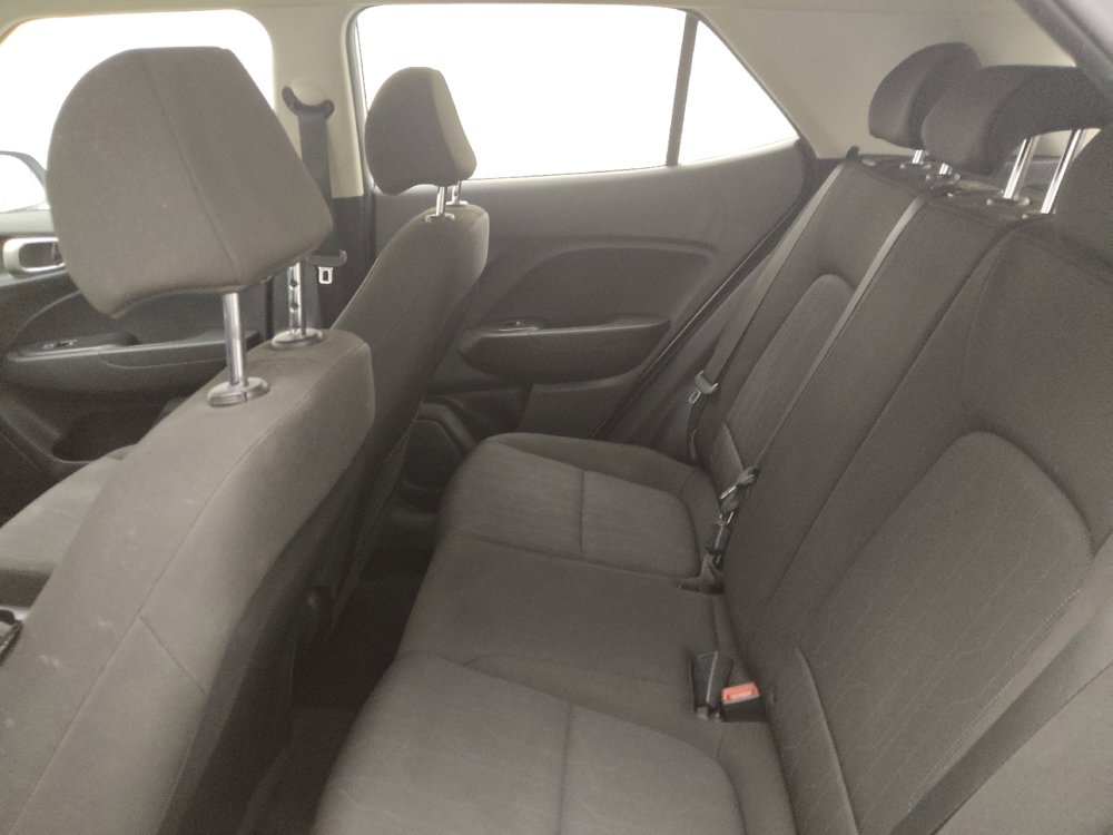 Used 2021 Hyundai Venue SE image 18