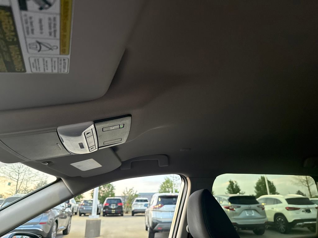 Used 2023 Nissan Rogue SV FWD image 16