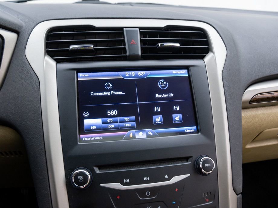 Used 2014 Ford Fusion SE w/ Equipment Group 202A image 24