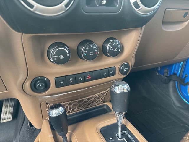 Used 2015 Jeep Wrangler Unlimited Sahara w/ Connectivity Group image 25