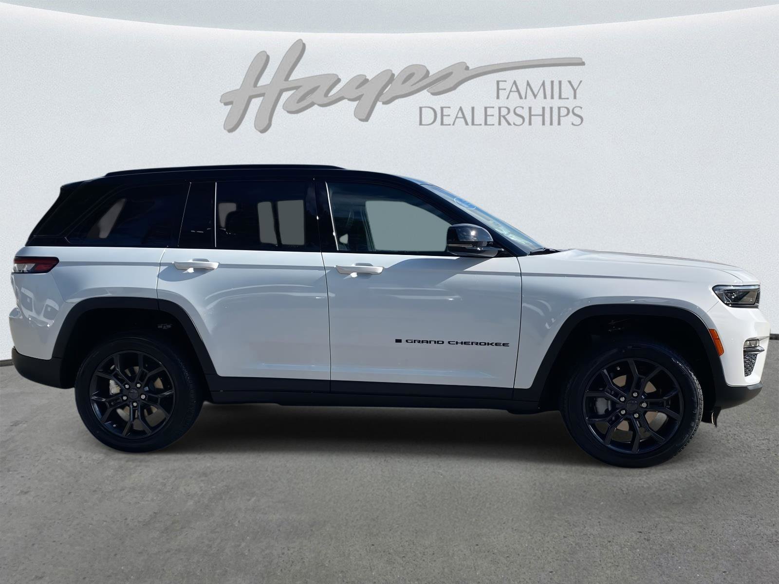 New 2025 Jeep Grand Cherokee Limited image 3