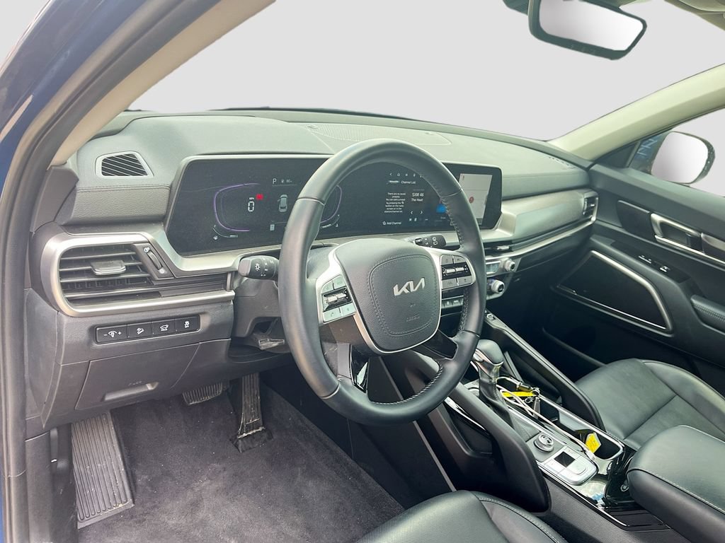 Used 2025 Kia Telluride S FWD image 9