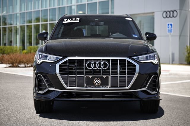 Certified 2025 Audi Q3 2.0T Premium w/ Convenience Package AWD/4WD image 13