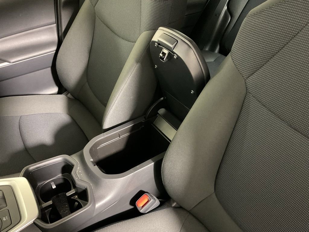 Used 2025 Toyota RAV4 LE image 32