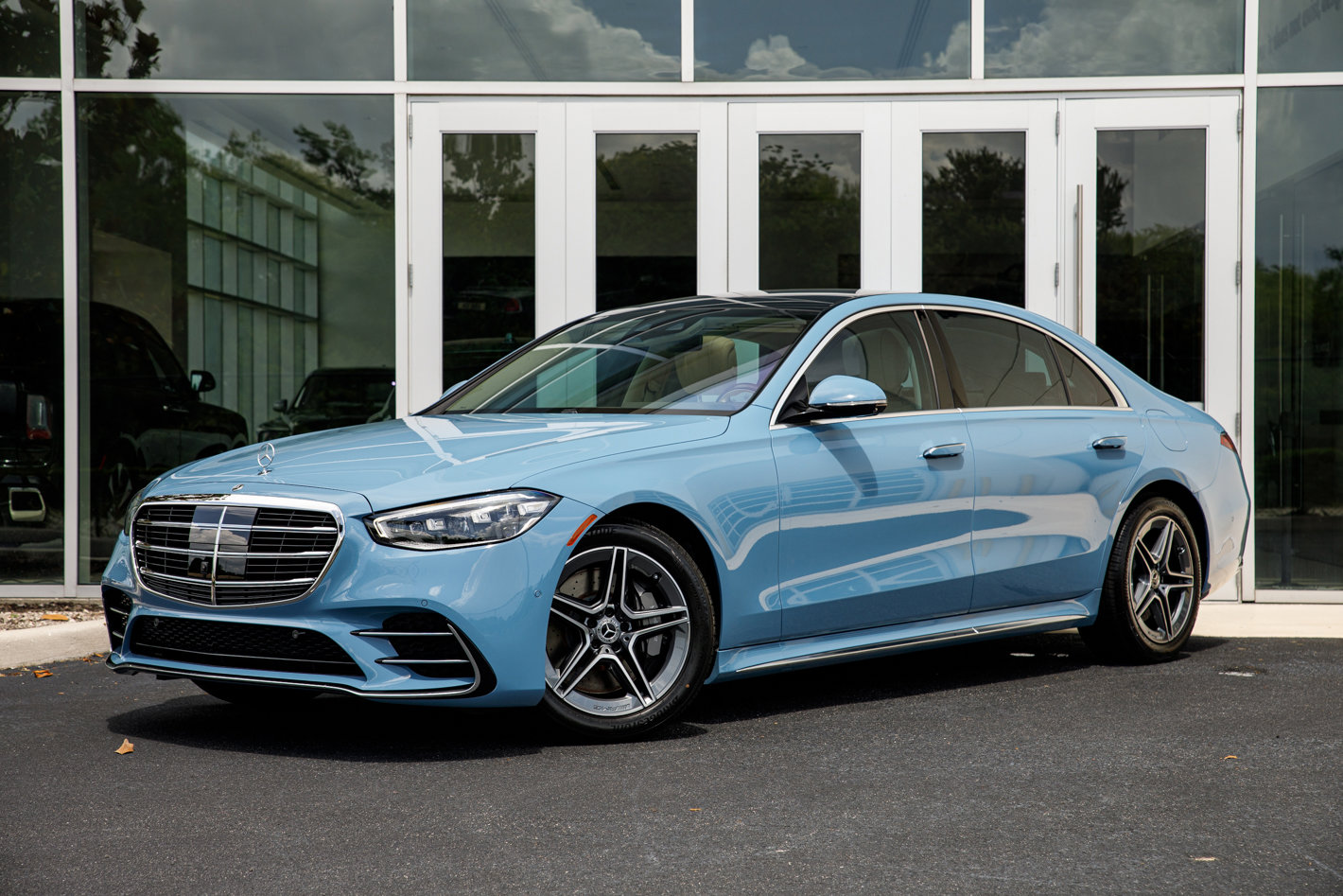 Used 2026 Mercedes-Benz S 580e 4MATIC Sedan video 1