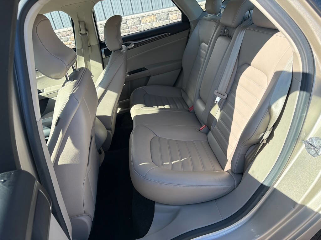 Used 2017 Ford Fusion SE image 9