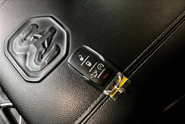 Used 2023 RAM 1500 Laramie AWD/4WD image 32