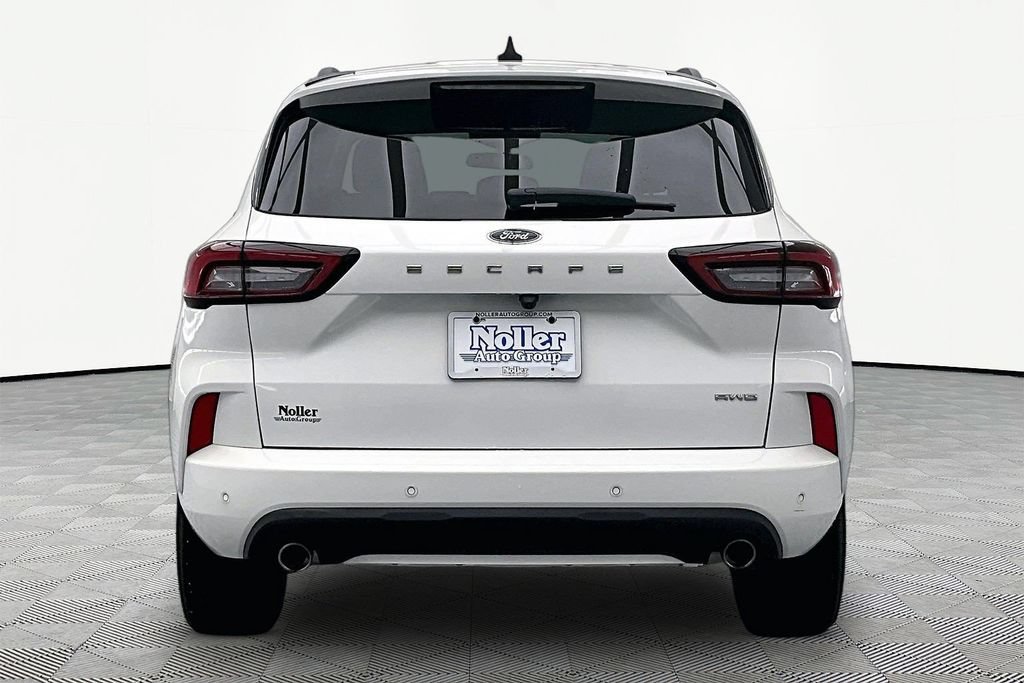 Certified 2023 Ford Escape ST-Line Select w/ Tech Pack #2 AWD/4WD image 4