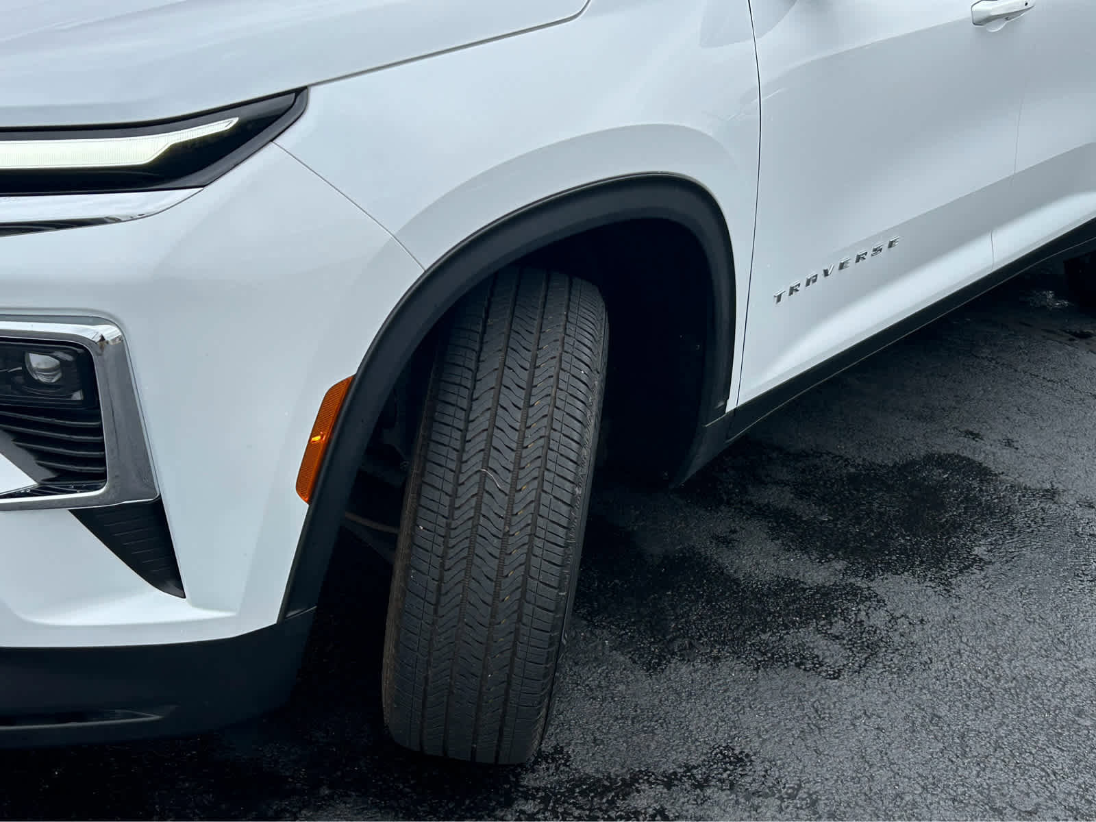 Used 2025 Chevrolet Traverse LT image 53