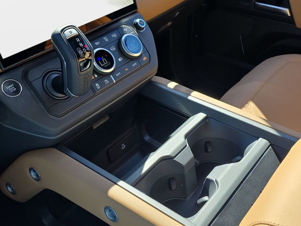 New 2026 Land Rover Defender 110 X-Dynamic SE image 24