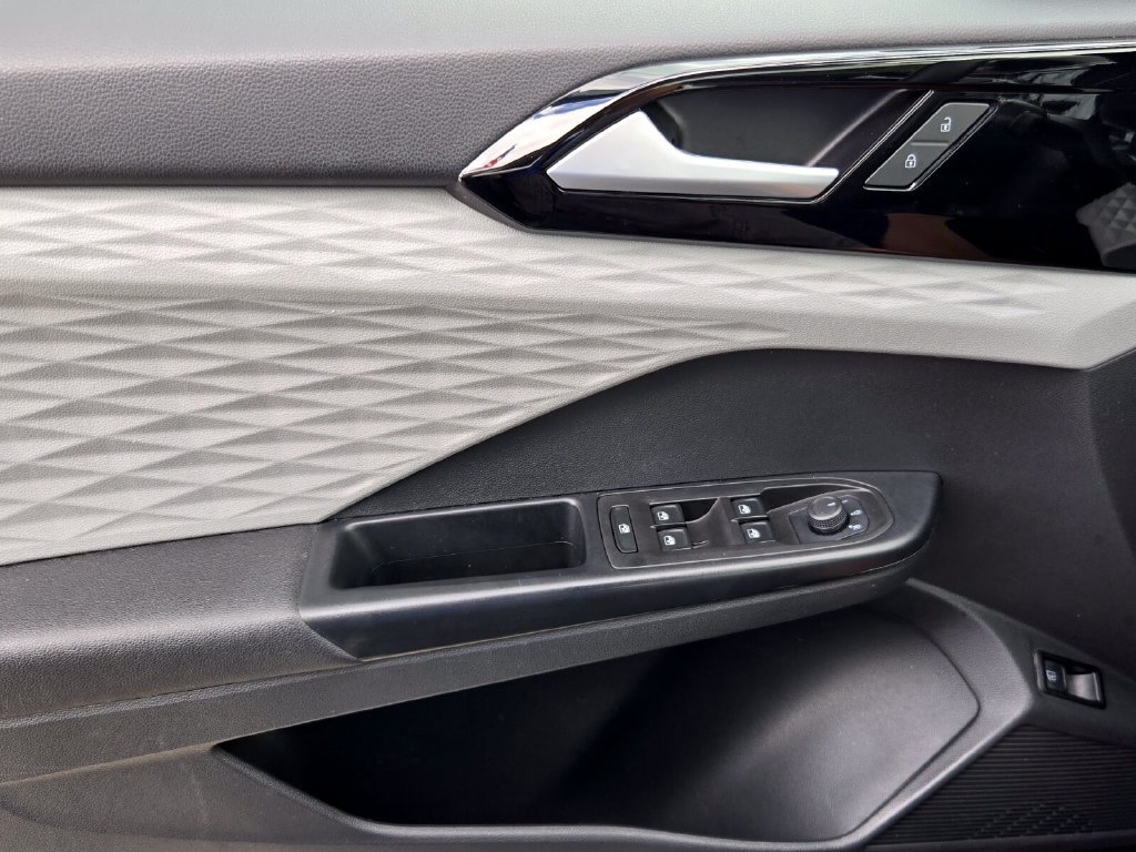 Certified 2023 Volkswagen Taos S FWD image 23