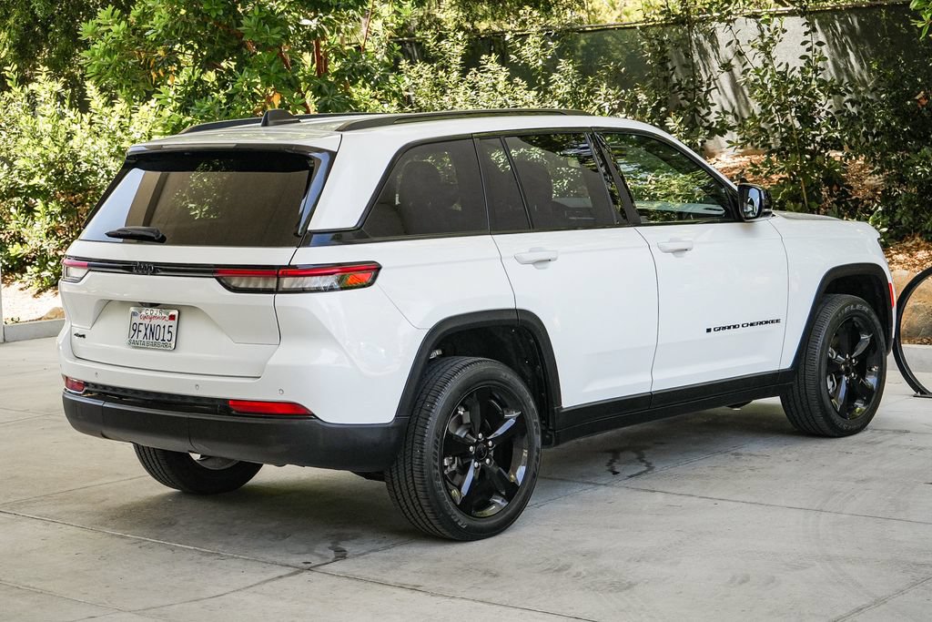 Used 2023 Jeep Grand Cherokee Altitude AWD/4WD image 6