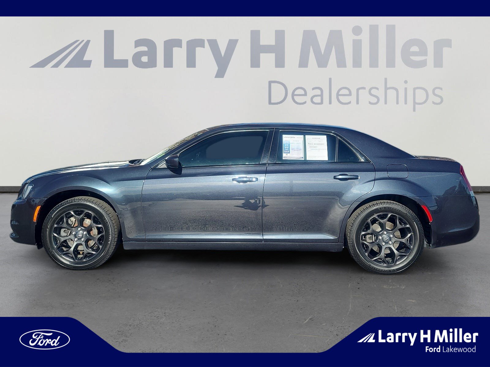 Used 2019 Chrysler 300 S image 2