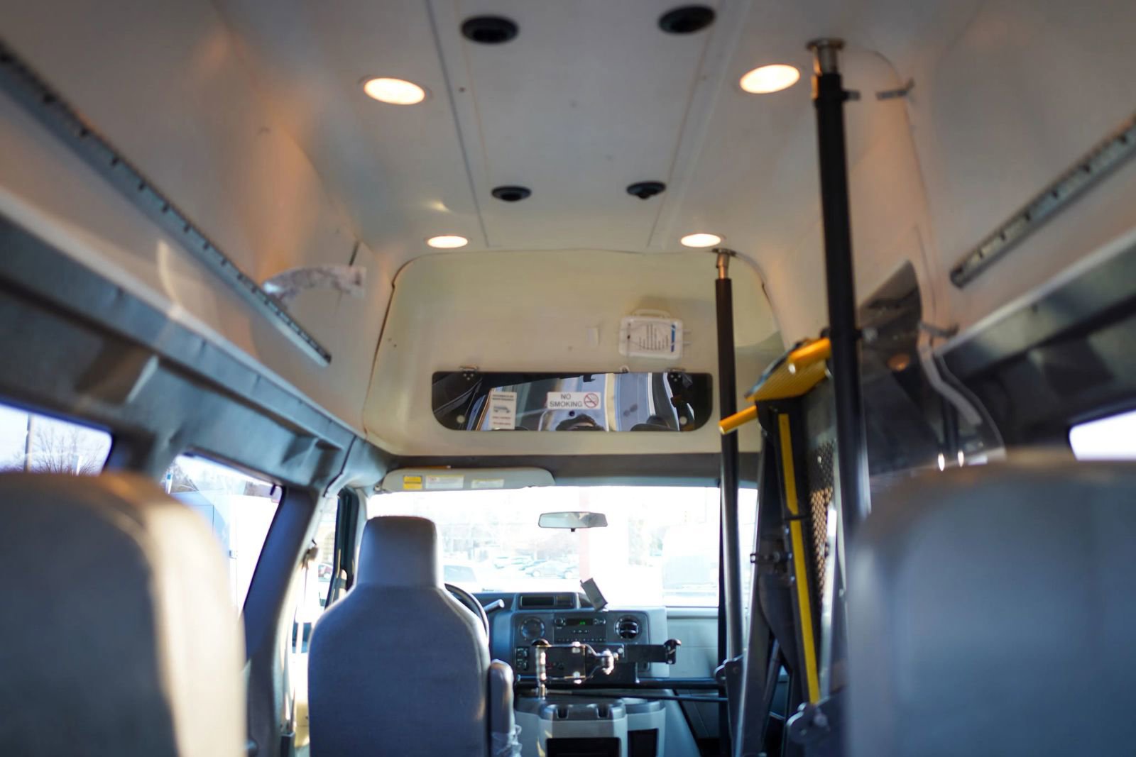 Used 2014 Ford E-350 and Econoline 350 Extended Super Duty w/ Power Group RWD image 17