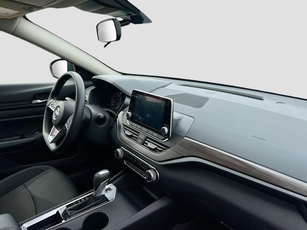 Used 2025 Nissan Altima 2.5 SV FWD image 28