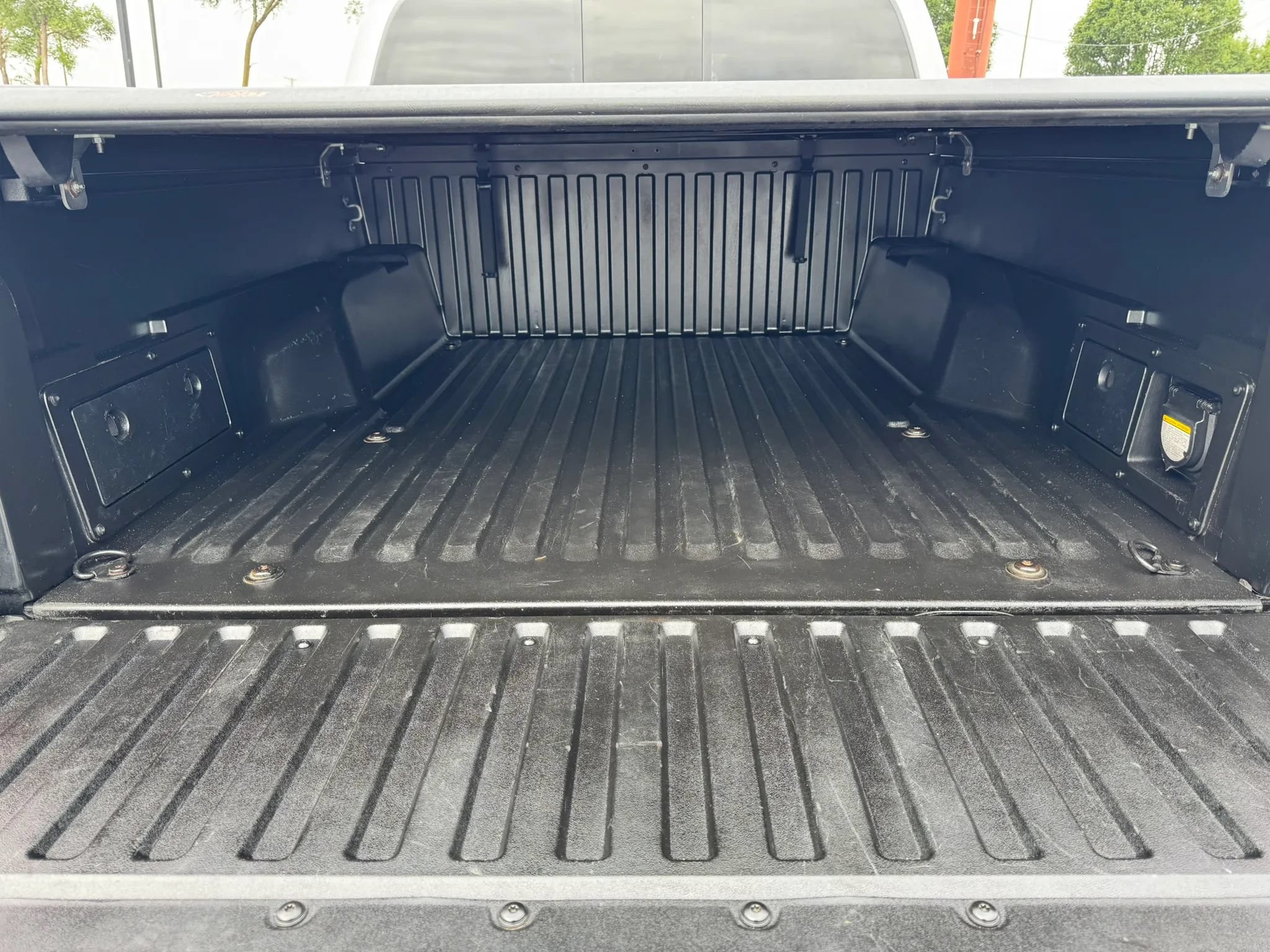 Used 2018 Toyota Tacoma TRD Off-Road w/ Technology Package AWD/4WD image 36