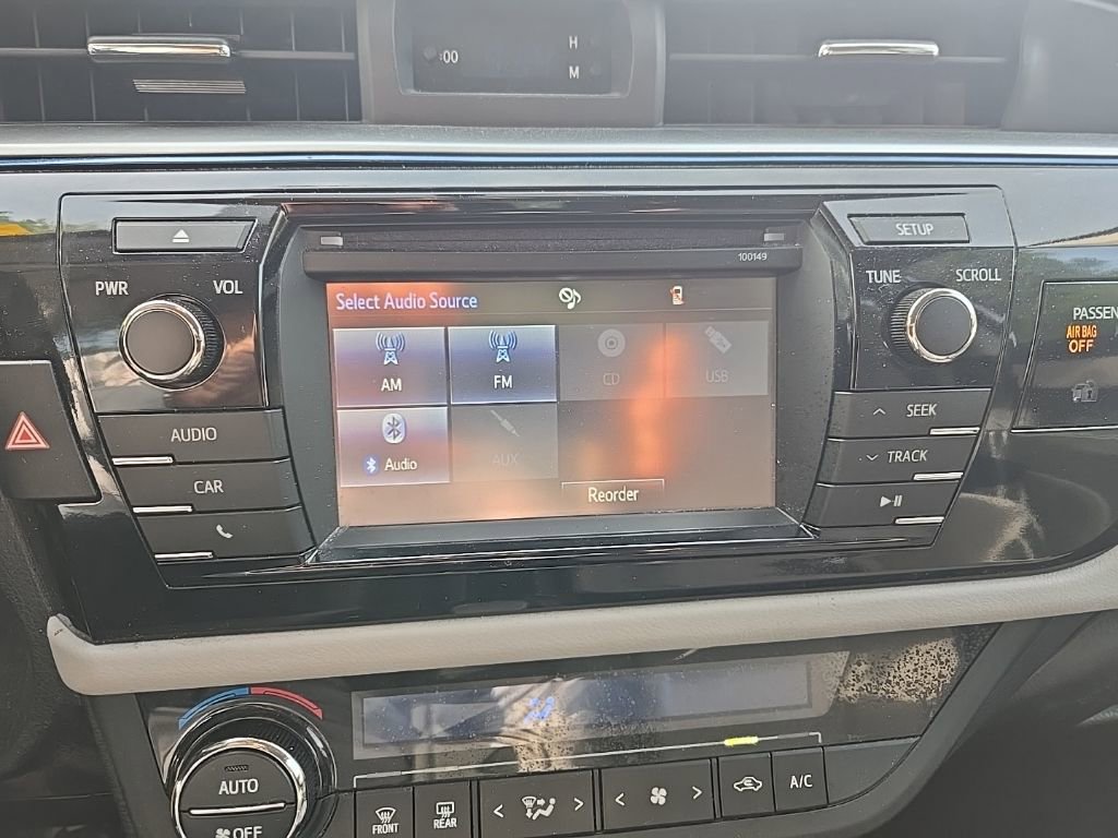 Used 2015 Toyota Corolla LE image 3