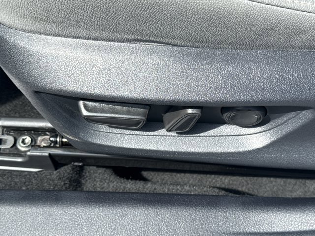 Used 2025 Toyota Camry SE FWD image 13