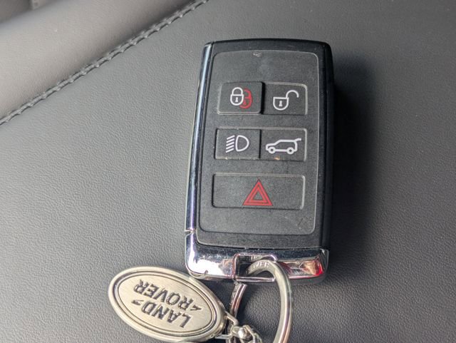 Certified 2025 Land Rover Range Rover SE image 45