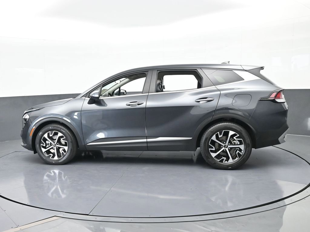 Used 2023 Kia Sportage EX image 3