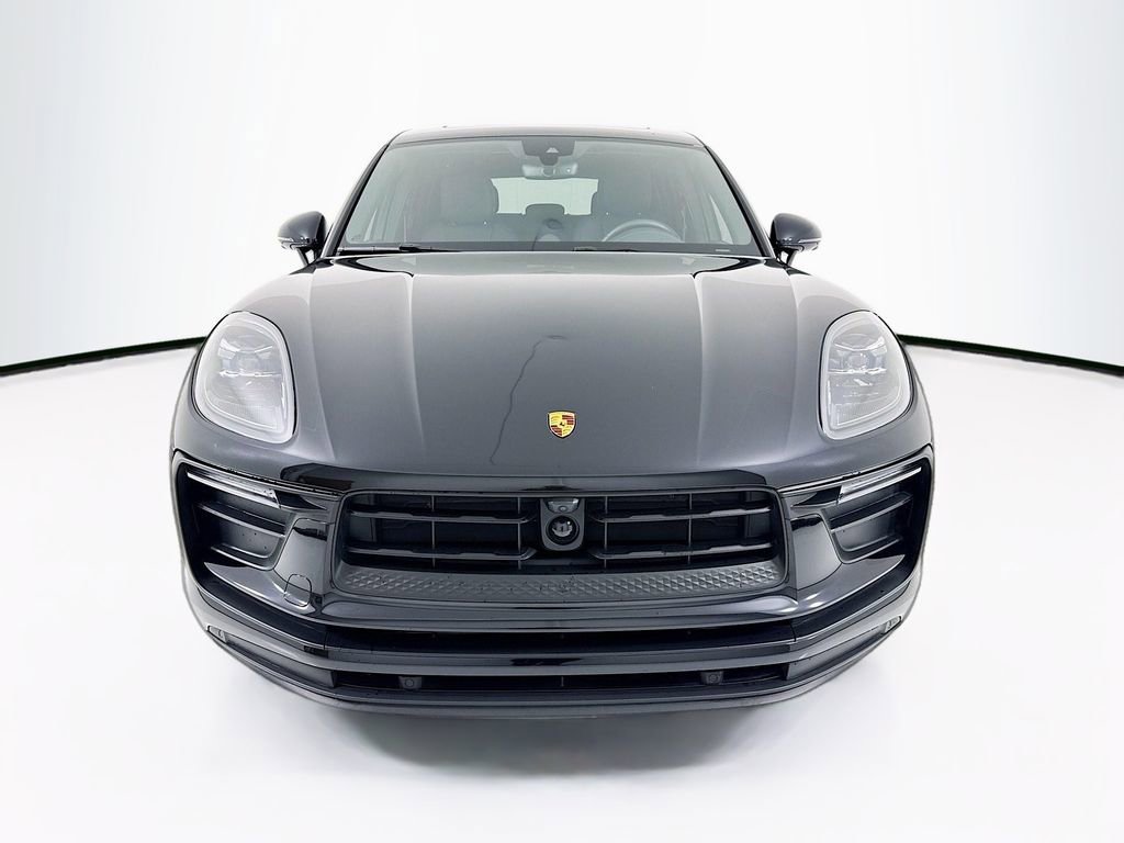 Certified 2025 Porsche Macan AWD/4WD image 6