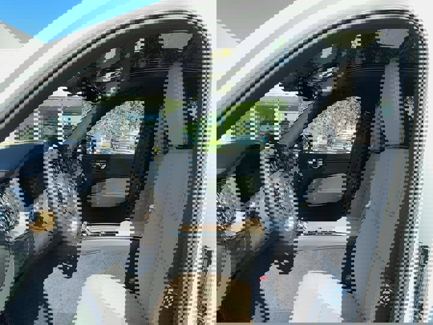 Used 2026 Volvo XC60 B5 Core w/ Protection Package Premier image 14