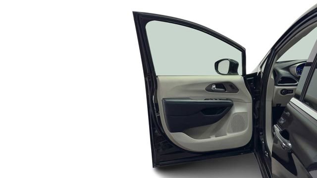 Used 2021 Chrysler Pacifica Touring-L image 11