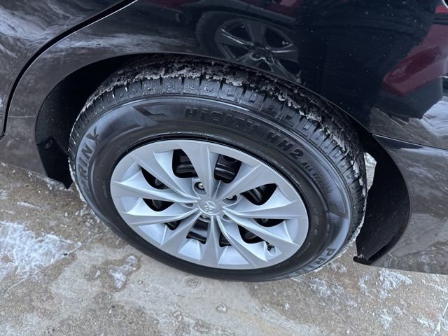 Used 2017 Toyota Camry LE image 11