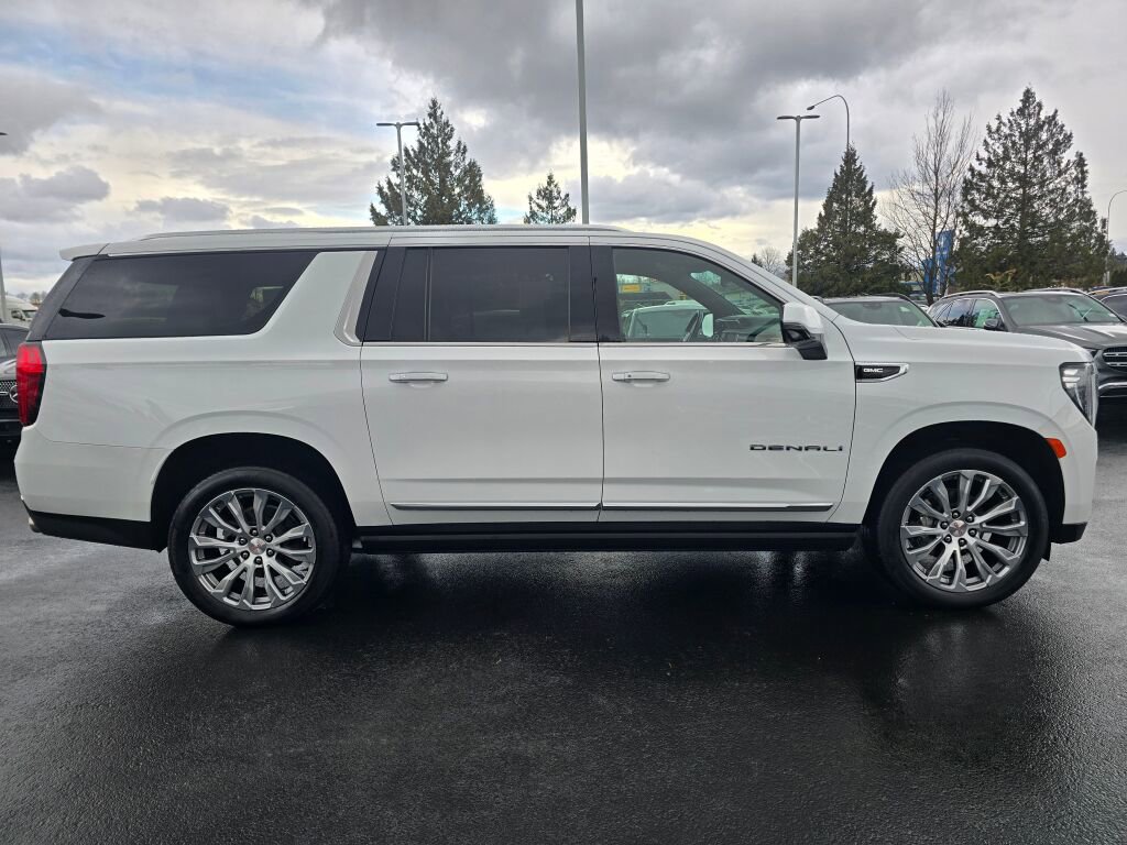 Used 2023 GMC Yukon XL Denali image 8